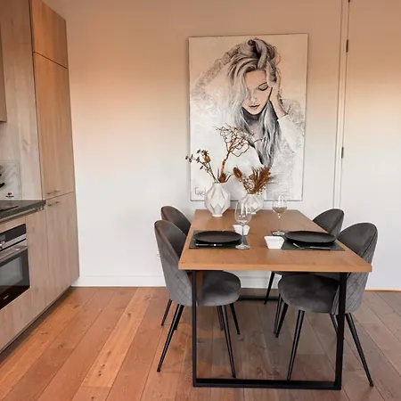 Luxe Gemeubileerd شقة